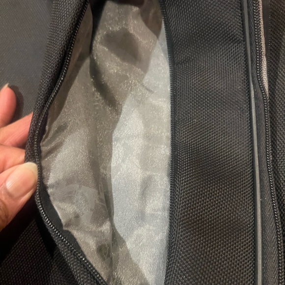 Kenneth Cole Computer Bag - Picture 5 of 5